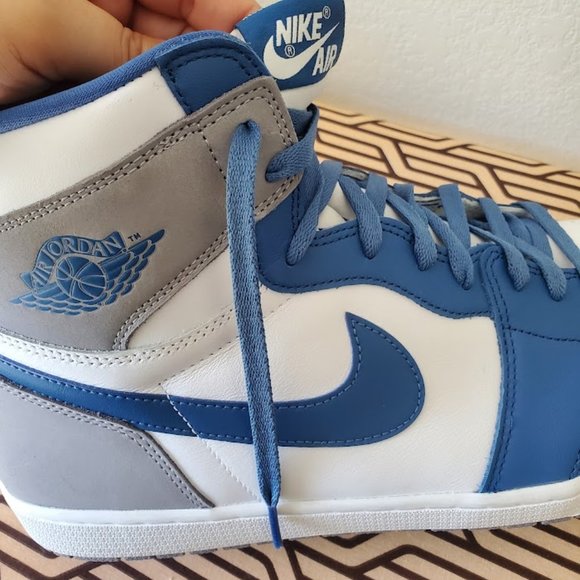 NIKE AIR Jordan Retro High OG AJ1 True Blue Mens White and Blue